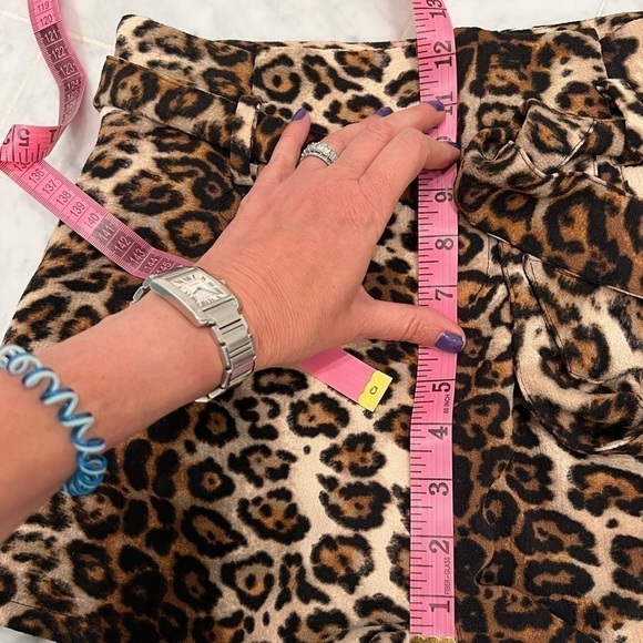 Oliveacous leopard paper bag waist SHORTS EUC size Medium - Picture 9 of 9